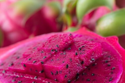 aufgeschnittene Drachenfrucht