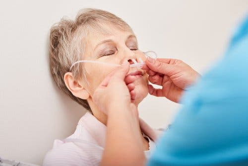 Patienten, die an dieser Krankheit leiden, benötigen eine Magensonde