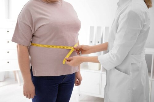 Patient mit Fettleibigkeit beim Arzt
