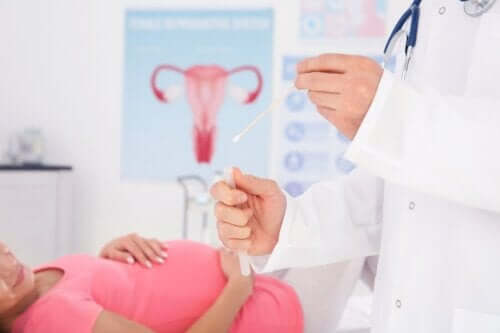 Ausfluss während der Schwangerschaft: Ursachen und Behandlung