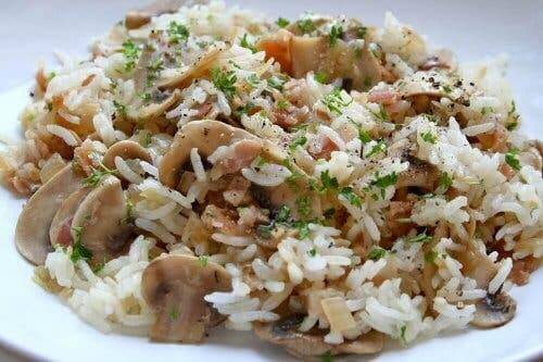 Vollkornreis - Salat mit Pilzen