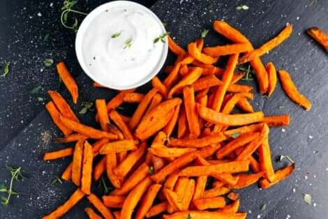 Süßkartoffel-Pommes sind eine gesunde Alternative zu herkömmlichen Kartoffelchips