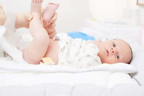 Windeldermatitis: Symptome, Arten und Behandlung