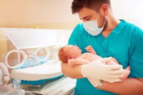 Wie lange sollten Frühgeborene im Krankenhaus bleiben?