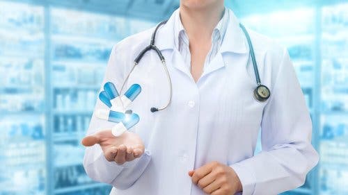 Diabetes insipidus - Arzt mit Medikamenten