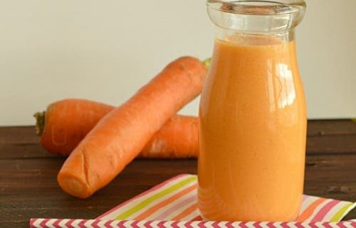 Bananen-, Apfel- und Karotten-Smoothie