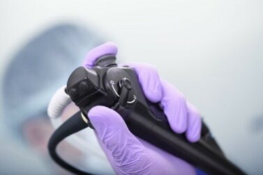 Was ist eine Bronchoskopie und wozu wird sie durchgeführt?