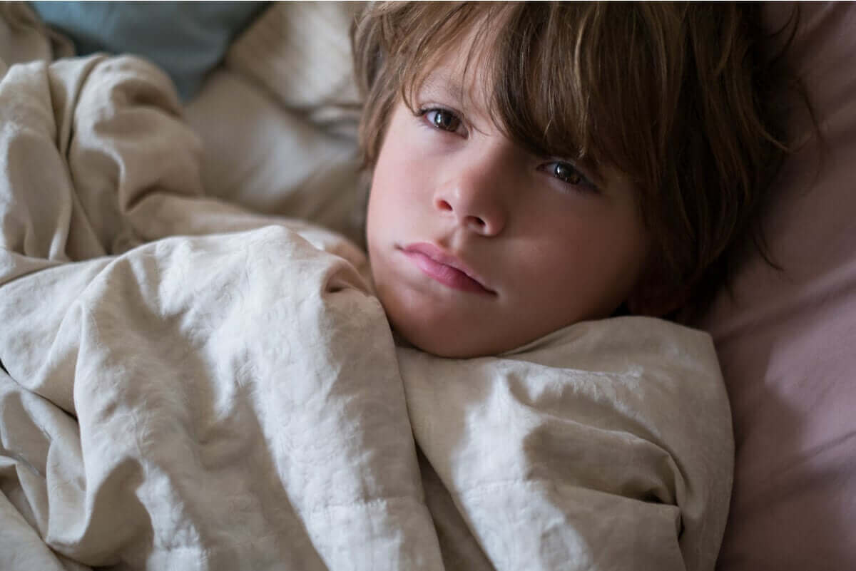 Schlaflosigkeit führt zu Augenringen bei Kindern