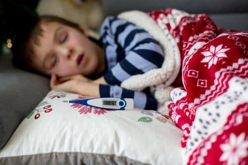 Bei Kindern mit Scharlach ist das Fieber höher als 37.8