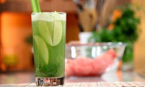 Fruchtsmoothies mit Äpfeln versorgen dich mit Ballaststoffen