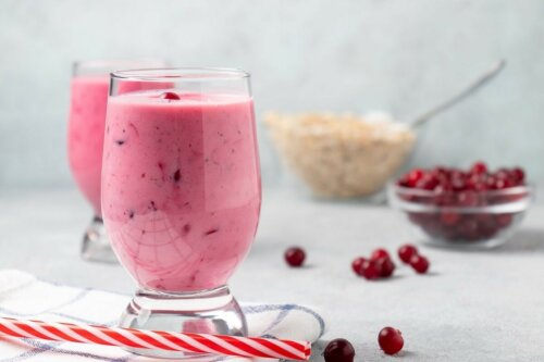 Smoothie Beeren Trinkhalm