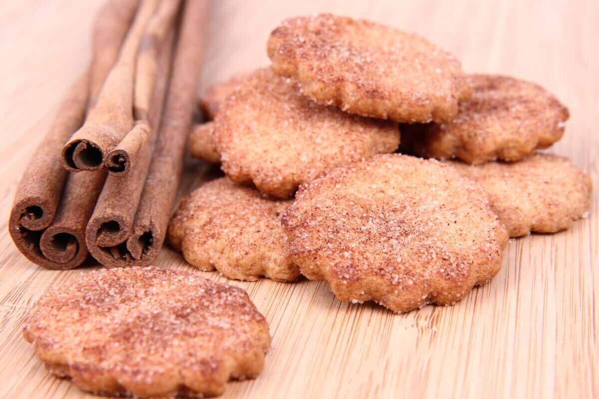 Zimtplätzchen lassen sich einfach zubereiten