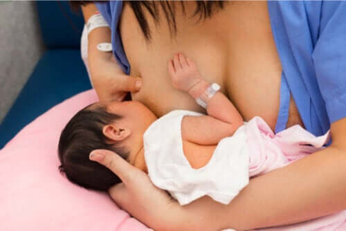 Direkter Haut- und Körperkontakt zum Baby
