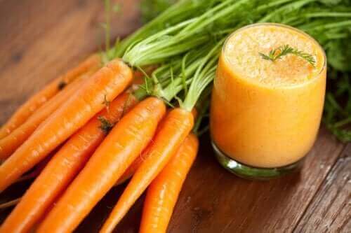 Karotten-Smoothie selbst machen hat Vorteile