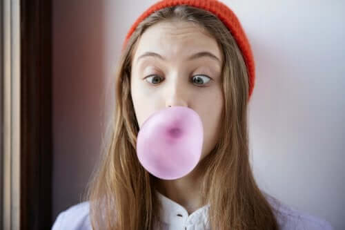 Kaugummi im Haar: 12 Tricks ihn loszuwerden