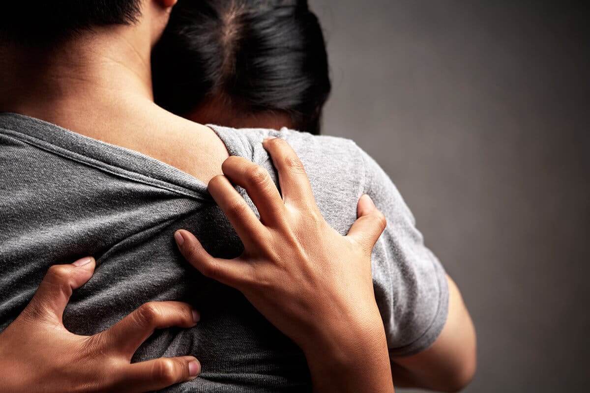 Sowohl emotionale Abhängigkeit als auch emotionale Co-Abhängigkeit stellen ein Beziehungsproblem dar