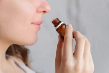 Hilft Aromatherapie bei Menstruationsbeschwerden?