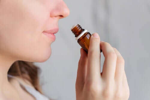 Hilft Aromatherapie bei Menstruationsbeschwerden?