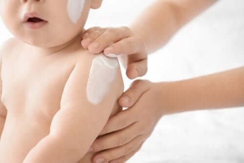 Hautausschlag bei Neugeborenen und Babys: 5 häufig auftretende Arten