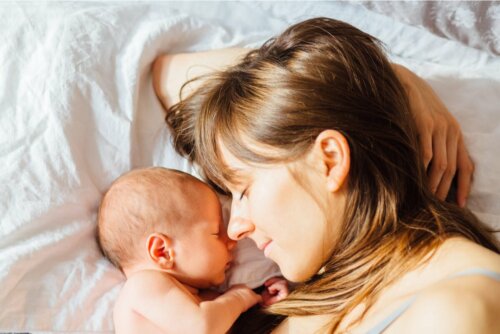 Körperkontakt zum Baby