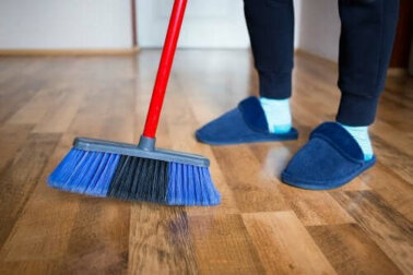4 natürliche Methoden zum Polieren von Holzböden