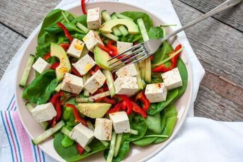 Frisch zubereiteter Salat