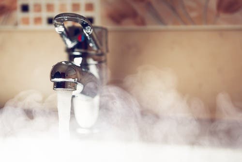 Ohrenentzündung bei Babys - Wasserdampf