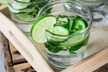 Detox-Wasser: 2 Vorteile und Mythen