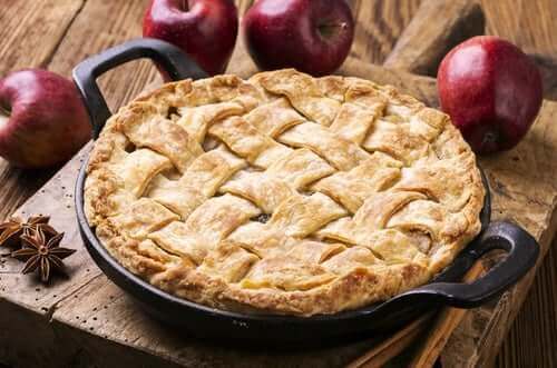 Unser letzter Rezeptvorschlag ist ein Apfelkuchen mit knuspriger Kruste