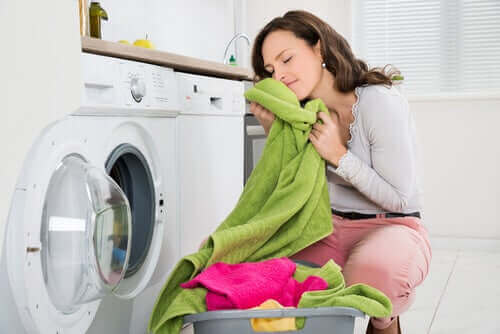 Der Einsatz von Hausmittlen kann bei stinkenden Handtüchern helfen