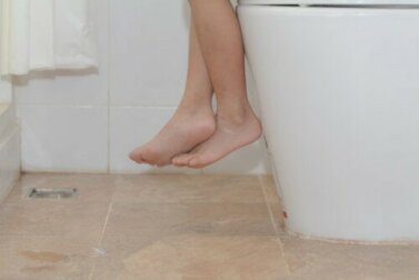 Gründe für Verstopfung bei Kindern und wie man Abhilfe verschafft