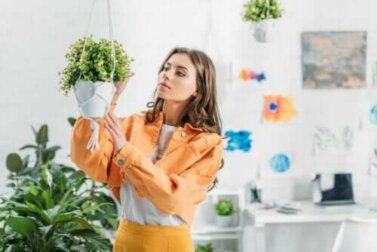 Hängende Pflanzgefäße: Kreative Recyclingideen zum Selbermachen
