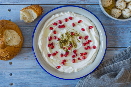 Labneh - mit Granatapfelkernen