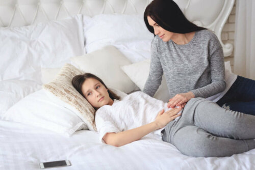 das Wachstum - Teenager mit seiner Mutter