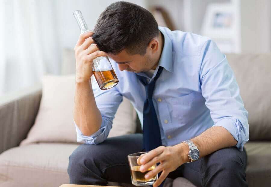 Alkohol wird schneller aufgenommen, wenn du ihn auf leeren Magen trinkst