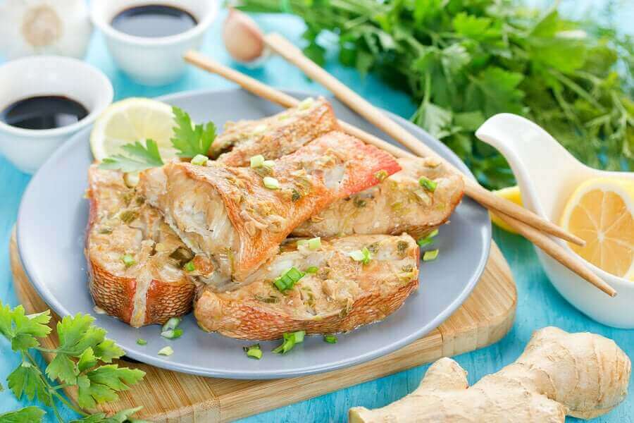 Kalorienarme Fischgerichte: Fisch mit Zitrone und Petersilie