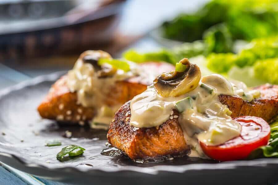 Gedünsteter Lachs mit Gemüse