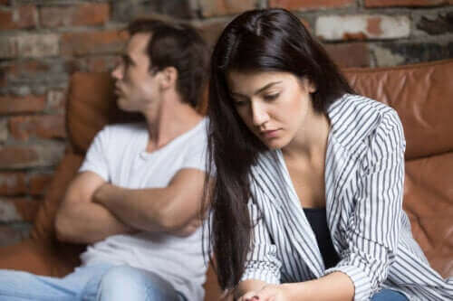 Was tun, wenn dein Partner distanziert wirkt?