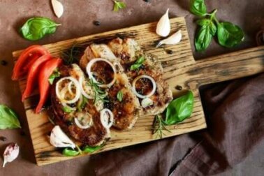 Steak mit Zwiebeln: 2 schmackhafte Rezepte