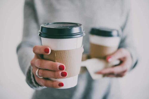 Kaffee kann die Zähne verfärben