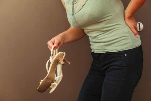 Der Schmerz eines Nierensteinleidens ist intensiv und kolikartig