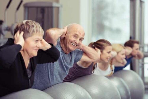 Pflegeheime bieten verschiedene Aktivitäten, um die Senioren aktiv zu halten