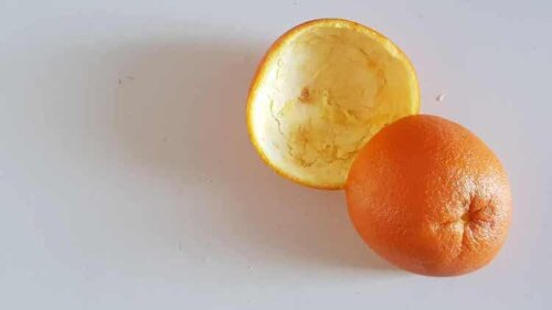 Orangenschalen: eine natürliche Alternative zu chemischen Entfettern