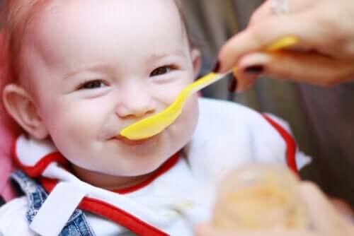 Fünf Anzeichen für Hunger bei deinem Baby