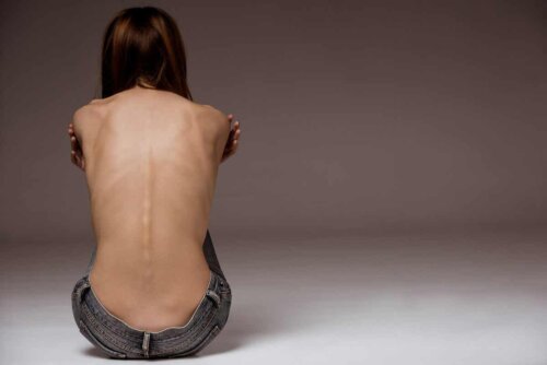Wenn Frauen an Essstörungen leiden, birgt dies Risiken für ihre Gesundheit