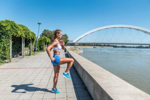 Aerobe Bewegungen eignen sich zum Aufwärmen und zur Verbesserung der Technik beim Joggen
