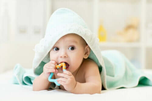 Juckendes Zahnfleisch: So kannst du die Beschwerden deines Babys lindern