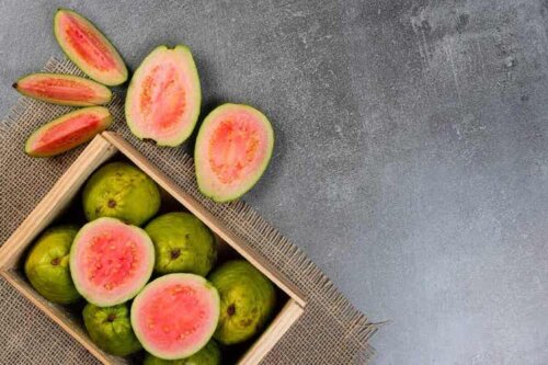 Die Guave ist eine kohlenhydratarme Frucht