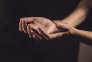 Die Ursachen für juckende Handflächen