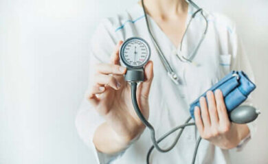 Behandlung arterieller Hypertonie: Ab diesem Alter solltest du damit beginnen